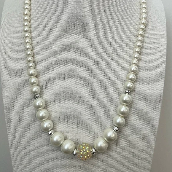 ✨ Vintage Faux Pearl Necklace - Picture 3 of 5